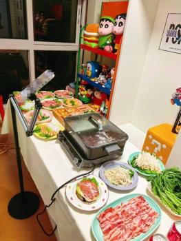 女子爆改公用电梯厅涮火锅引争议 公摊面积改造惹议