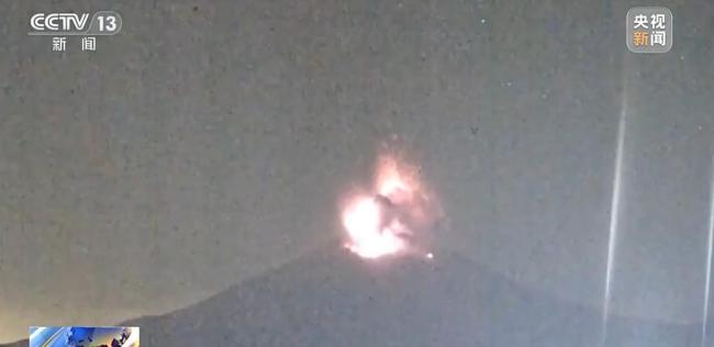 日本鹿儿岛机场30多个航班被取消 火山灰影响出行