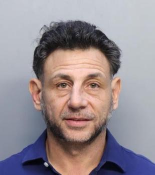 美国迈阿密一社交名流被捕，涉嫌强迫未成年少女游艇上卖淫