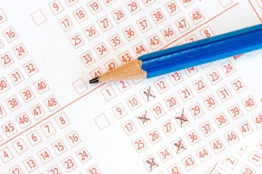 印度工人中1177萬元后全家連夜搬走 擔(dān)憂安全問題