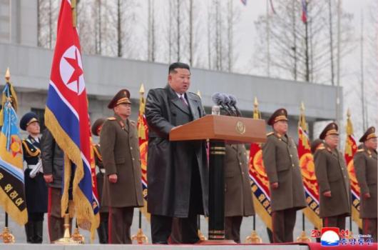 金正恩欢迎赴俄朝鲜工兵回国 表彰勇敢精神