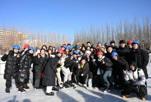 武大靖應(yīng)邀授課吉大冰雪微專業(yè) 奧運(yùn)冠軍的冰上課堂