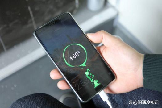 手机充电一整夜到底会不会伤害电池 警惕电池老化风险