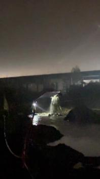 湖南洞口縣有挖機(jī)深夜挖沙？當(dāng)?shù)鼗貞?yīng) 正在核實(shí)此事