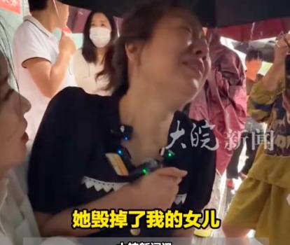 遇害女子母亲称凶手必须付出代价：当时应该再多叮嘱几句“不要开门”