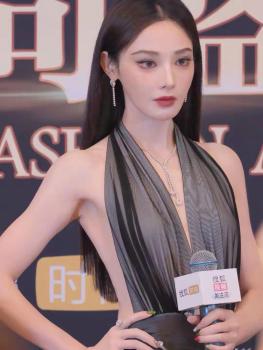 彭小苒把自己的私服穿上红毯 优雅与率真的完美融合