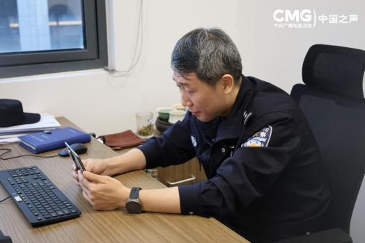 撞脸的民警扮演儿子12年 一场跨越千里的亲情守护