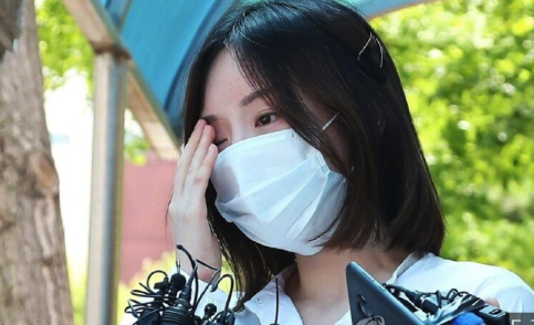 黄荷娜在柬埔寨被逮捕，回韩国接受调查