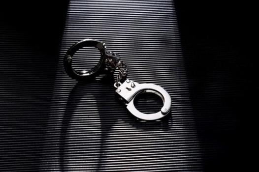 男子男扮女装入户盗窃7.3万被判刑 前同事炫富引贼心