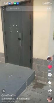 高速服务区厕所有门不开遭吐槽 绕行商业区引争议