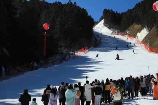 冰雪热力中的中国经济新脉动 多元融合激发消费潜力