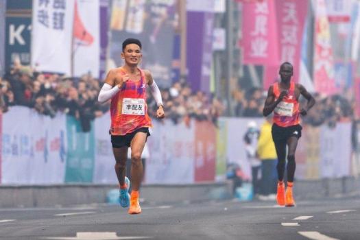 朱卿夺得重马国内女子冠军 刷新个人最佳