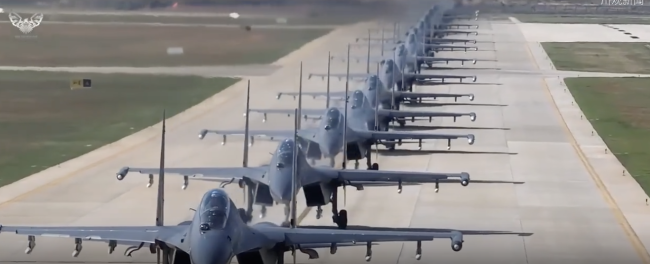 南部空军发布视频霸气喊话 捍卫主权不容挑衅