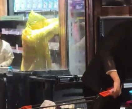 胖东来三胖店因水管爆裂临时闭店 工作人员：已恢复正常营业，部分区域商品无法选购