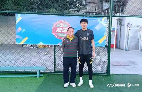 启蒙教练喊话李昊：为夺冠贡献力量 师徒情深共话成长