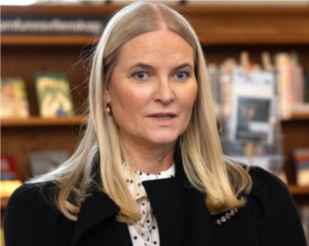 挪威王储妃就涉爱泼斯坦案道歉 丑闻冲击王室