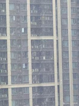 武汉下雪了 中心城区飘鹅毛大雪