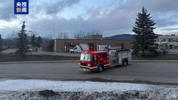 加拿大降半旗 悼念校园枪击案遇难者