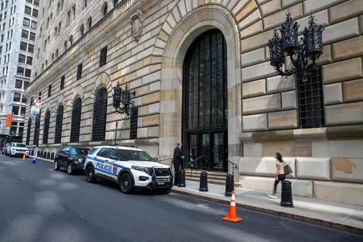 纽约联储报告：美国消费者和企业承担特朗普关 关税成本几乎全由美方承担