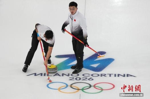 男子冰壶循环赛：中国队胜美国队 比分8比5