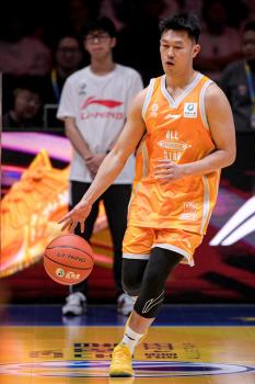 姜贺获CBA全明星赛技巧挑战赛冠军 技巧出众夺魁