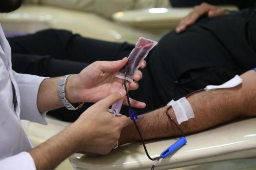 战火中伊朗民众自愿献血 德黑兰市民踊跃响应