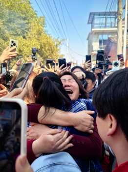 女婴出生2天遭重男轻女爷爷遗弃 28年后终团圆