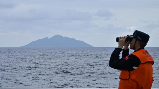中国海警舰艇编队在我钓鱼岛领海巡航 依法维权行动