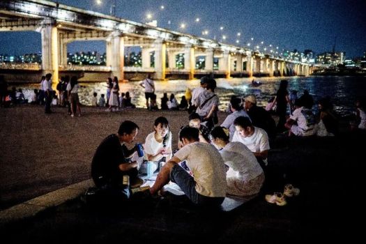 韩国越来越多90后选择不婚不育 现实困境下的自我保护
