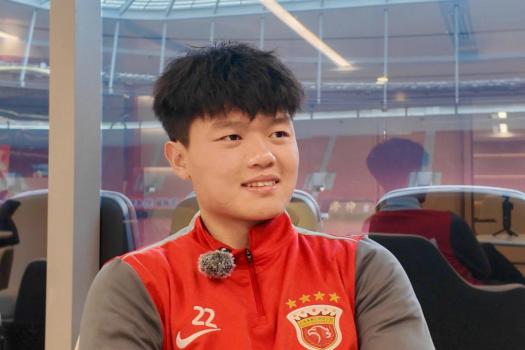 海港20岁后卫杨希斩获中超处子球 新星闪耀赛场