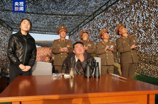 金正恩观摩朝鲜战术弹道导弹试射 5枚导弹高密度命中目标