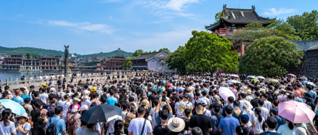 五一旅游人均消费降3元背后 旅游业大洗牌