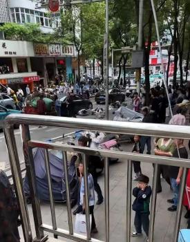 女医生驾奔驰致2死6伤女子系主任医师 知情人：有多个专业头衔