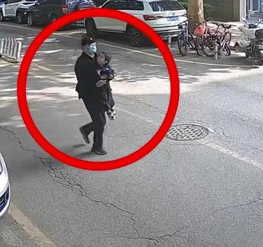 7人蒙面抢走2岁幼童 主谋是生父 家庭悲剧背后的冷漠与预谋