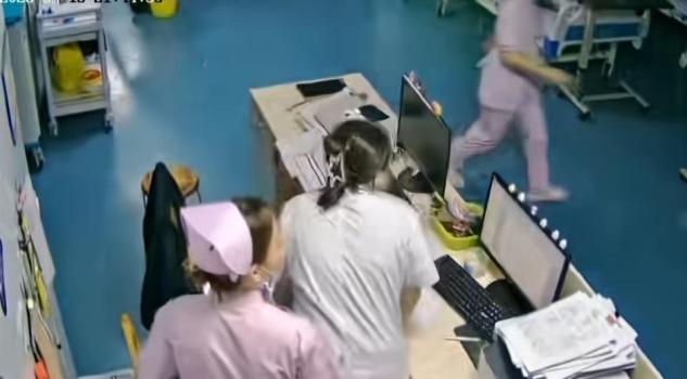 我们要跑了 病人怎么办：护士坚守岗位安抚病人