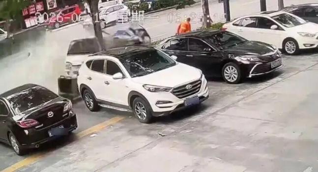 2名环卫工清晨被撞身亡 目击者发声 肇事司机逃逸