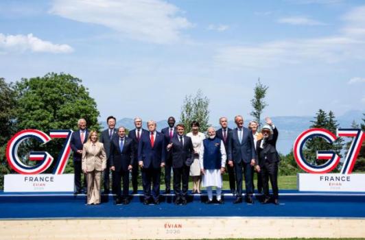 G7峰会麦克风曝光领导人闲聊 轻松一刻