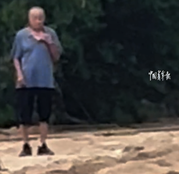 76岁爷爷担心30岁孙子一路追到河边 网友：有人牵挂着很幸福