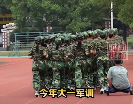 高校的兵，请检阅！大学军训为何越练越硬核？