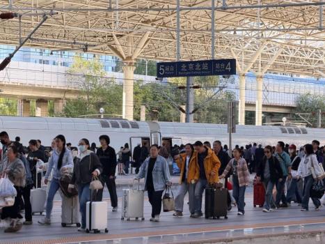 国铁北京局增开旅客列车169.5对 应对国庆返程高峰