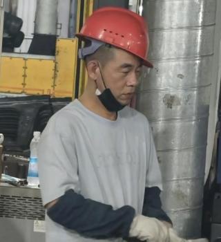 工人长相酷似陈小春 网友热议认亲风波