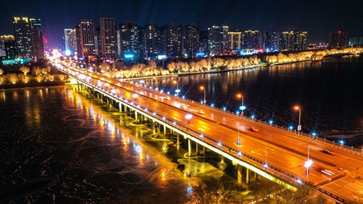 Ponte di Nanjing a Shenyang, accoglie la Festa della Primavera con le sue bellezze