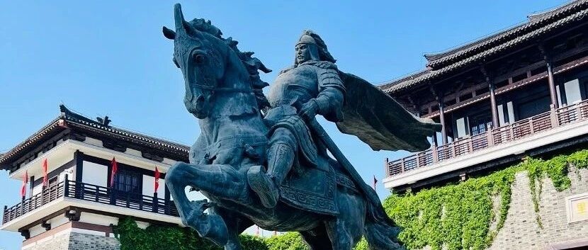 与月光对饮的人——致所有重构时光的酿造者