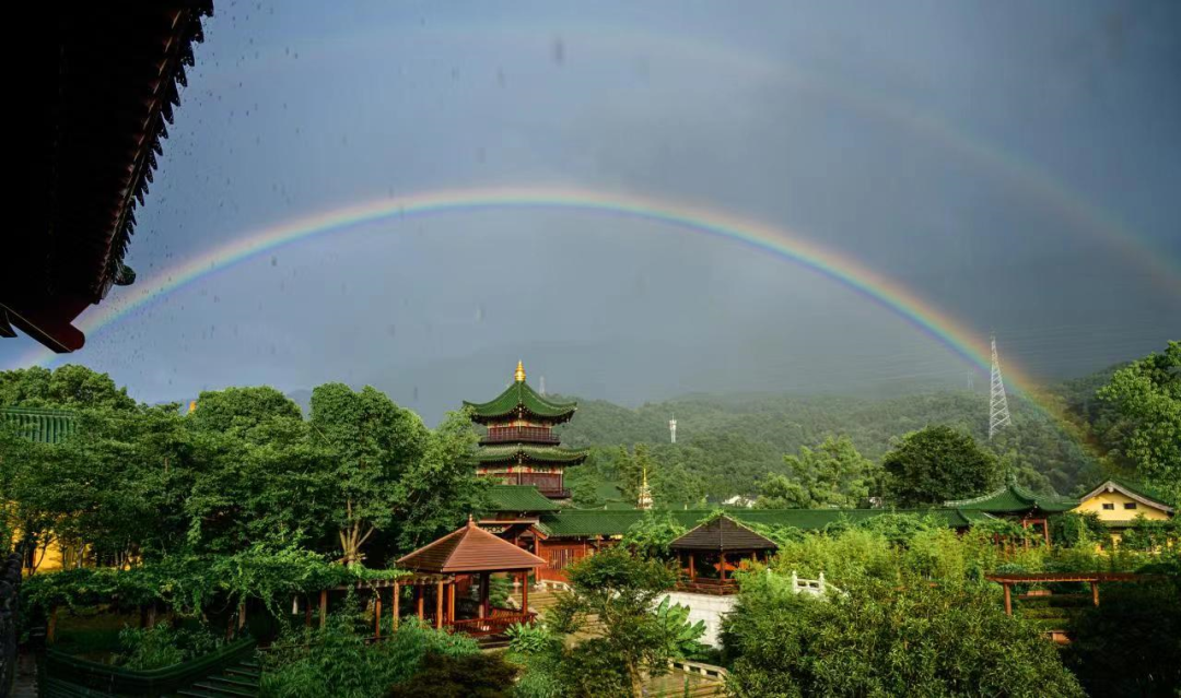 当庐山的夏至遇上双虹贯日，东林寺美景欣赏