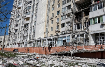 乌克兰敖德萨遭炮轰后街道一片狼藉