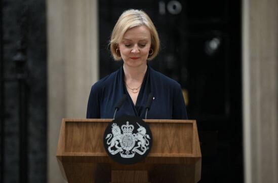 英国首相特拉斯宣布辞职，上任才45天
