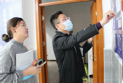 济南一中副校长柳宝福一行到历下区历山学校初中部学习交流